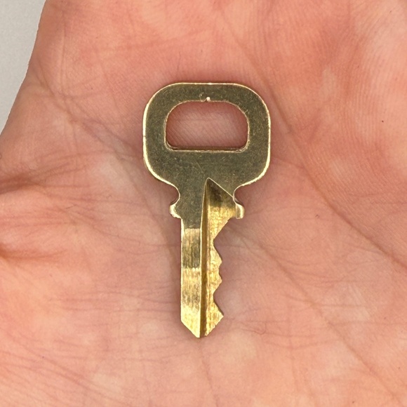 Louis Vuitton Lock & Key #323 - Great Condition - Picture 9 of 9